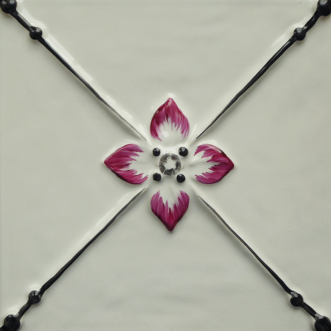 K 539 · magenta/schwarz dekoriert Bild: K 539 · magenta/schwarz dekoriert